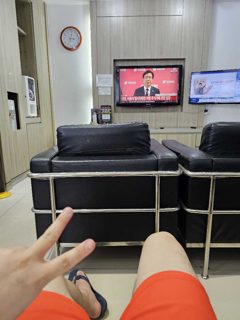 어흐 센터와서 앉아있으니 졸리네용 이미지 2/2