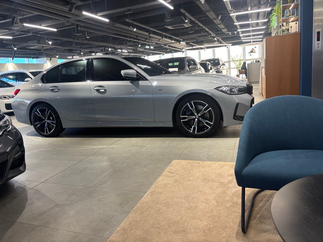 오늘 320i lci 출고했습니다 이미지 1/1