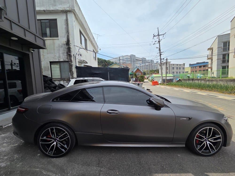 아마 E53 AMG 쿠페 페리버전 타는 사람은 여기선 저밖에 없는 것 같은데 이미지 1/1