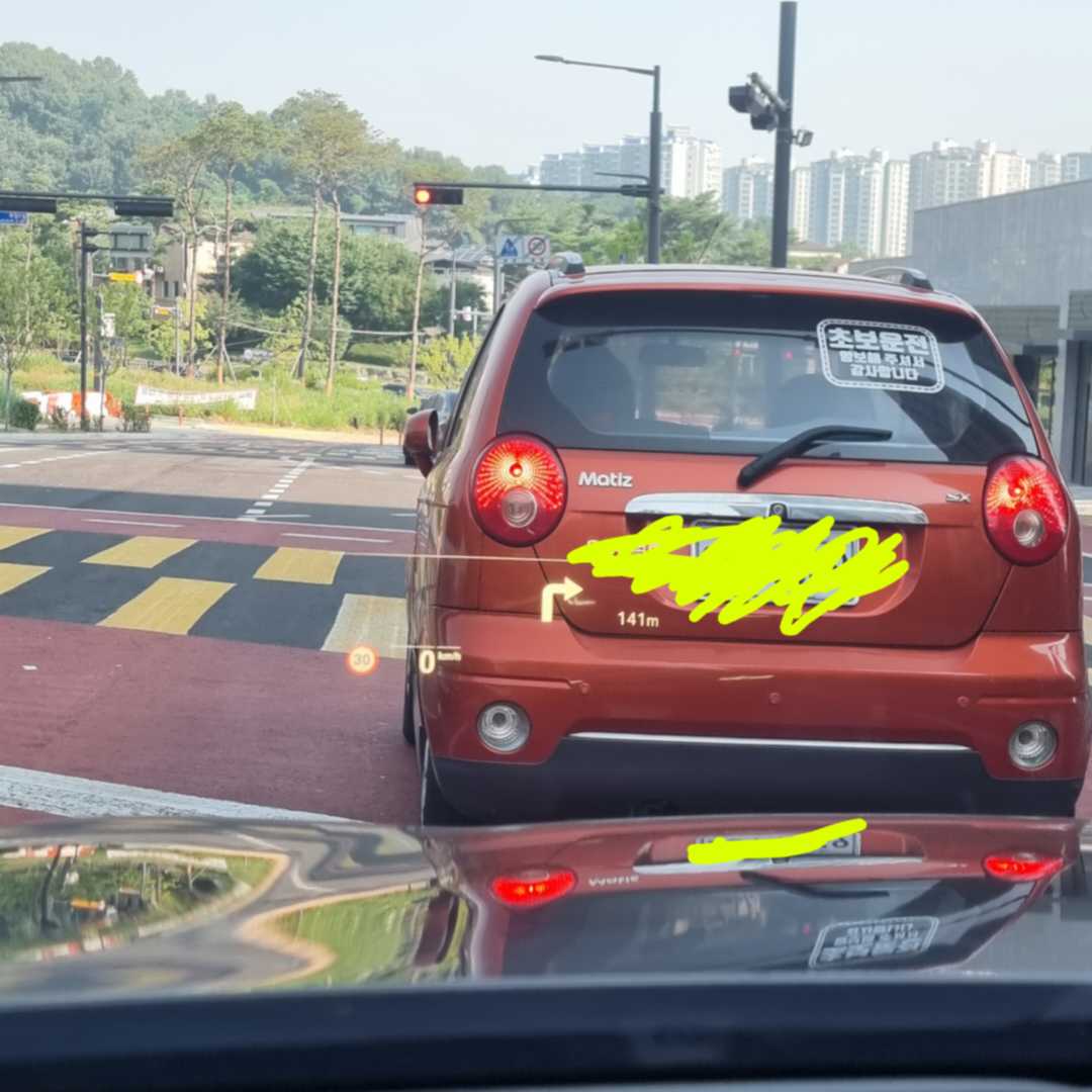 사이드 미러 안보고 어떻게 도로까지 나오셨을까요.. 이미지 1/2