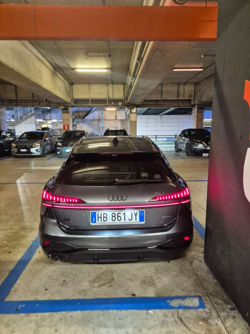 아우디 A6 Avant 이미지 2/6