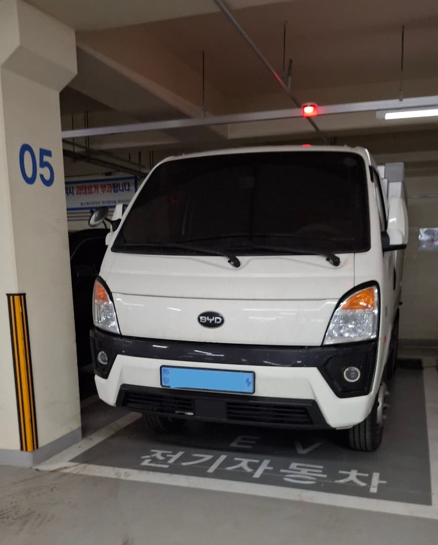 BYD 저희 아파트 주차장에 있네요 이미지 1/1