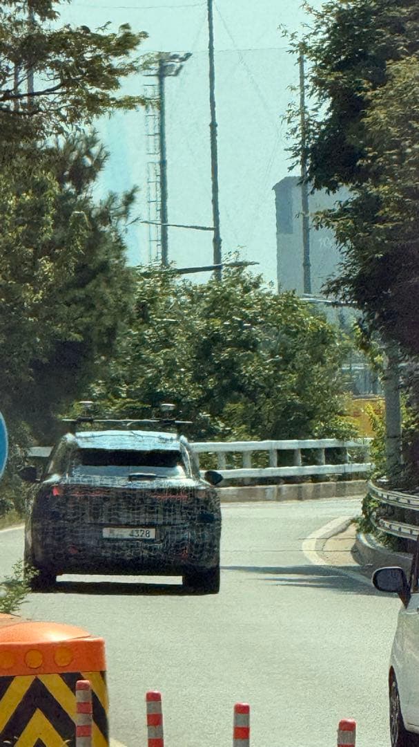 BMW? 위장막 봤습니다 이미지 2/2