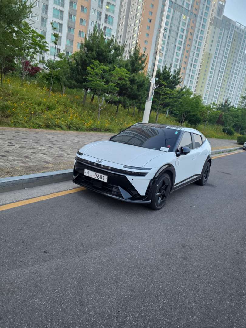 현대 신차 같은데 이쁘네요 이미지 1/2