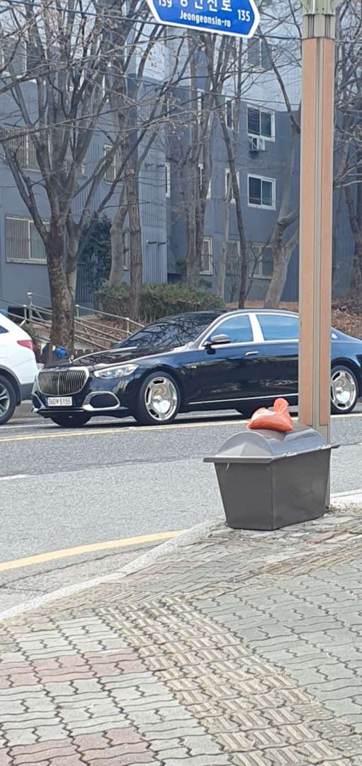 벤츠s클래스 마이바흐 블랙 레드투톤 발견 이미지 1/5