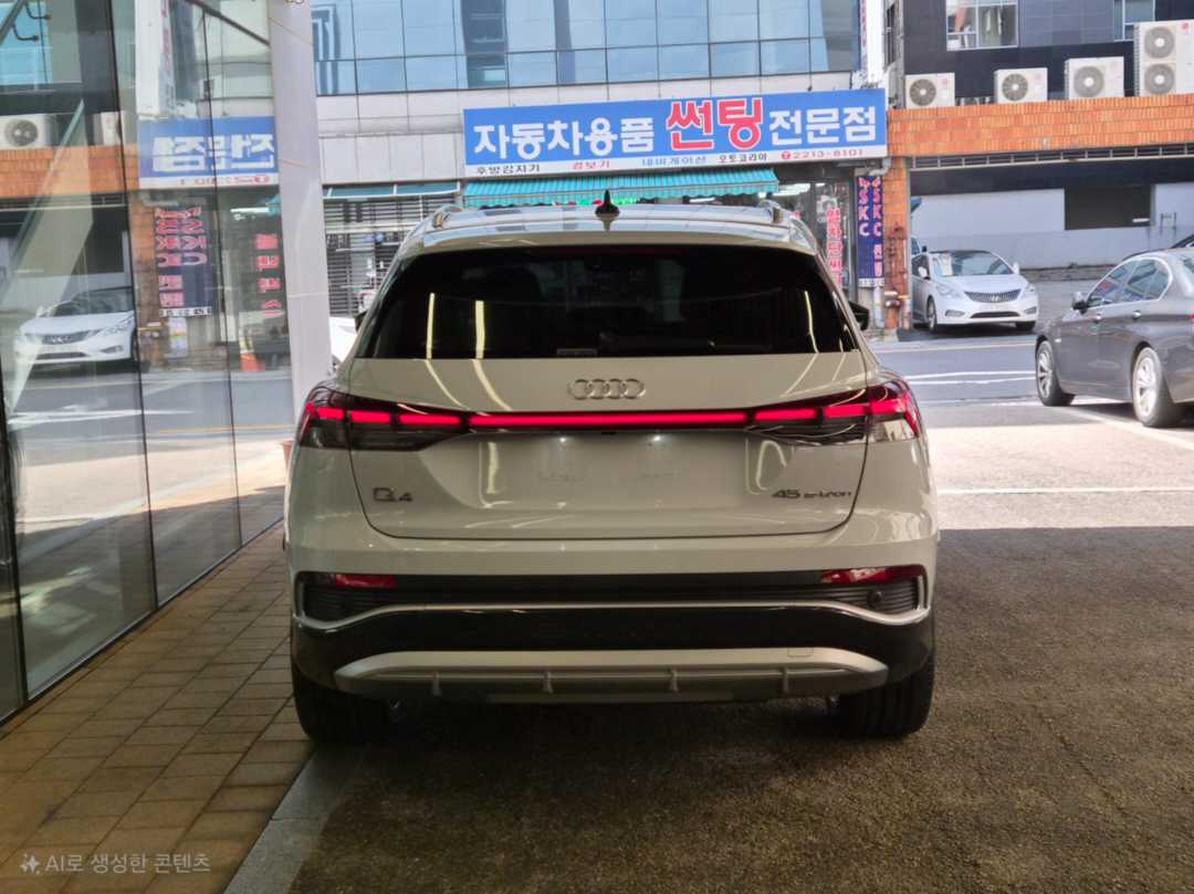 Q4 e-트론 가져왔어요! 이미지 2/4