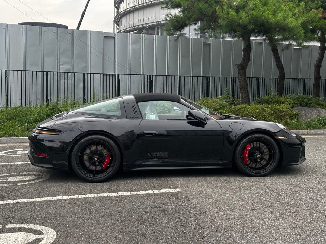 992.2 타르가 4 gts 전시장에 도착했답니다 이미지 3/9