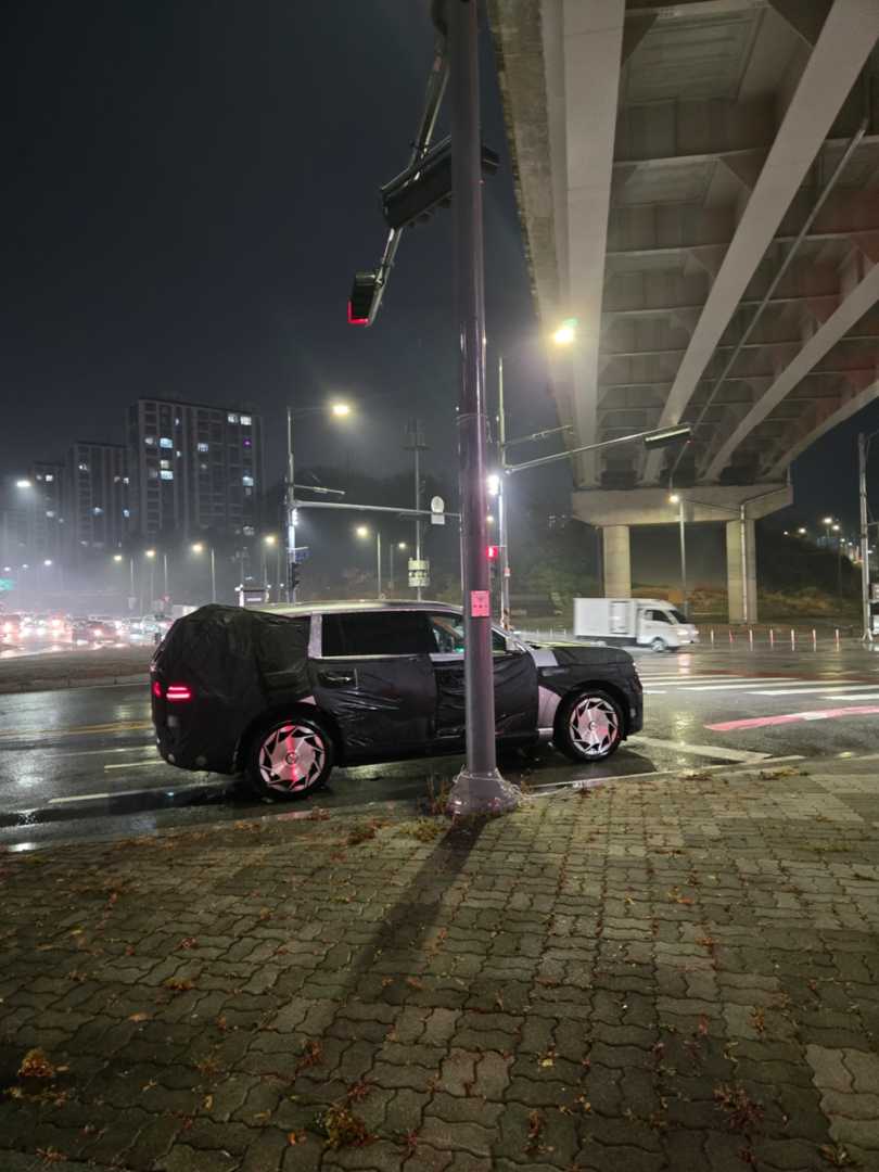 GV90 엄청크네요 이미지 1/1