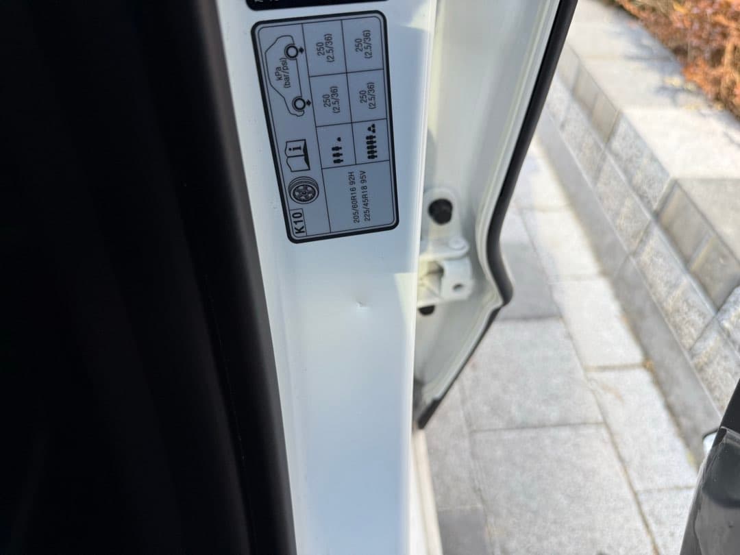 안전밸트낑겨서 문짝 닫다가 ㅠㅜ 이미지 1/1