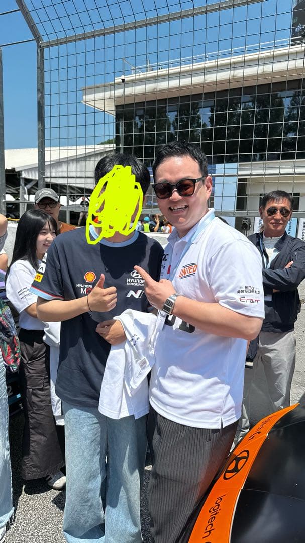 함대표님이랑 사진찍었습니다:) 이미지 1/1