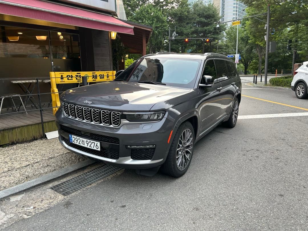 지프 그랜드 체로키 L 이미지 1/2