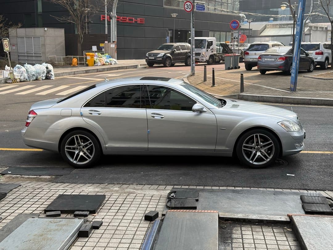 W221에 19인치 amg휠 달아주었습니다! 이미지 1/5