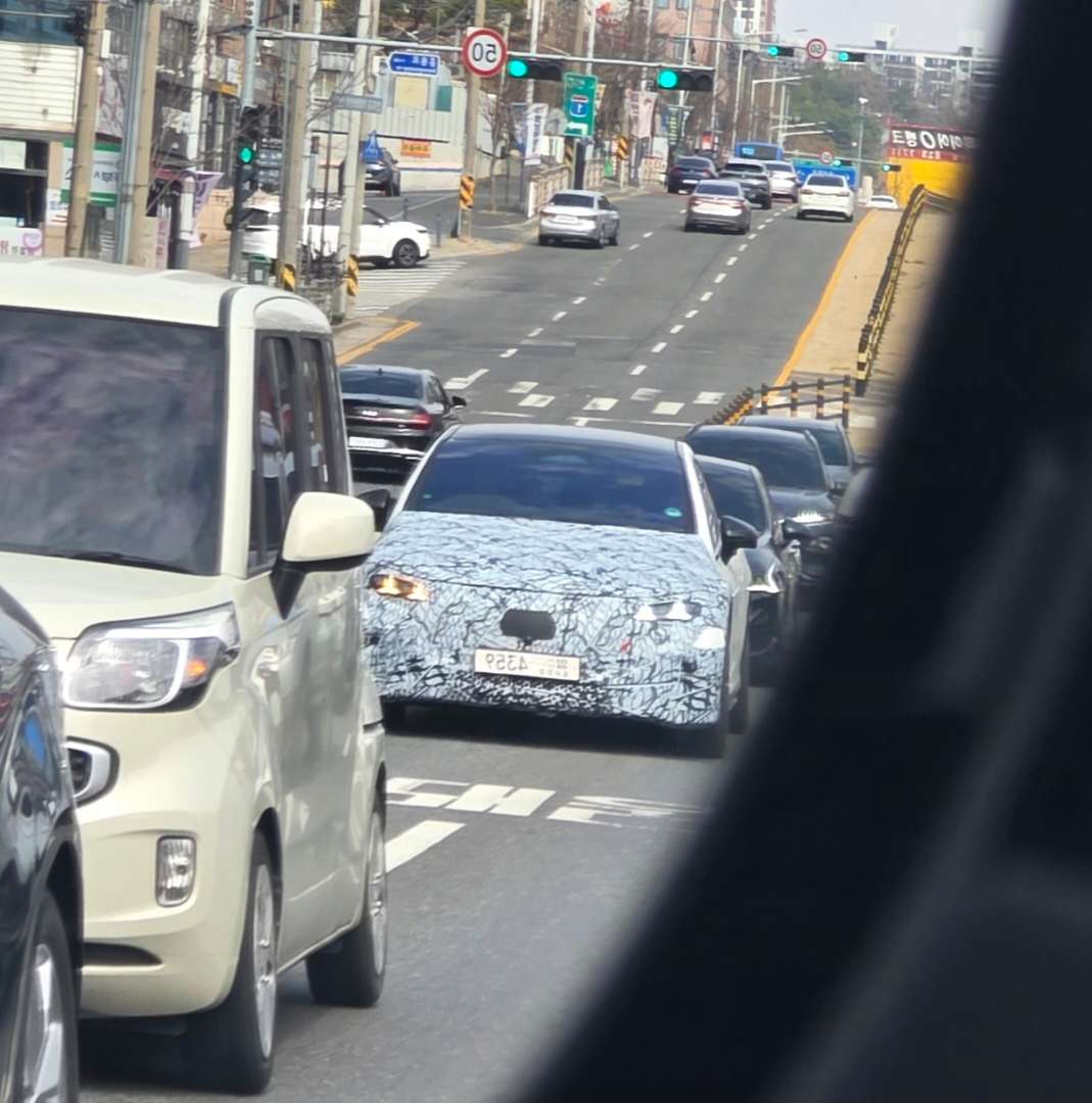 EQE 테스트카 돌아다니네요 이미지 2/2