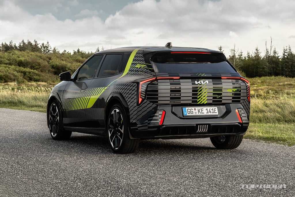 EV4 GT 프로토타입 공개 이미지 2/2