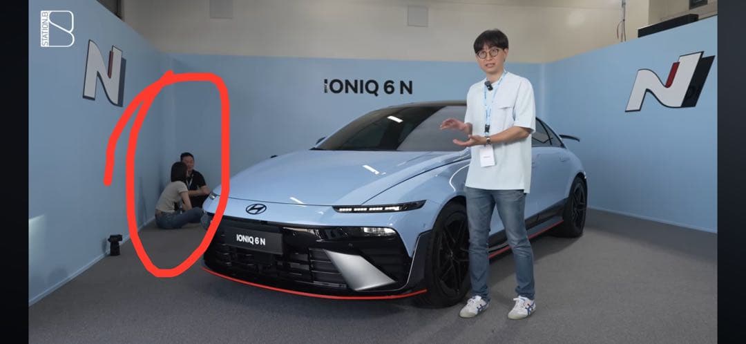 두분? 세분? 뭐하시는 걸까요? 이미지 1/1