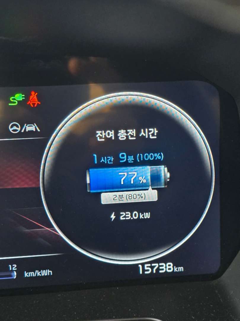 의정부휴게소에서 타이칸 옆에서 충전중 이미지 7/7