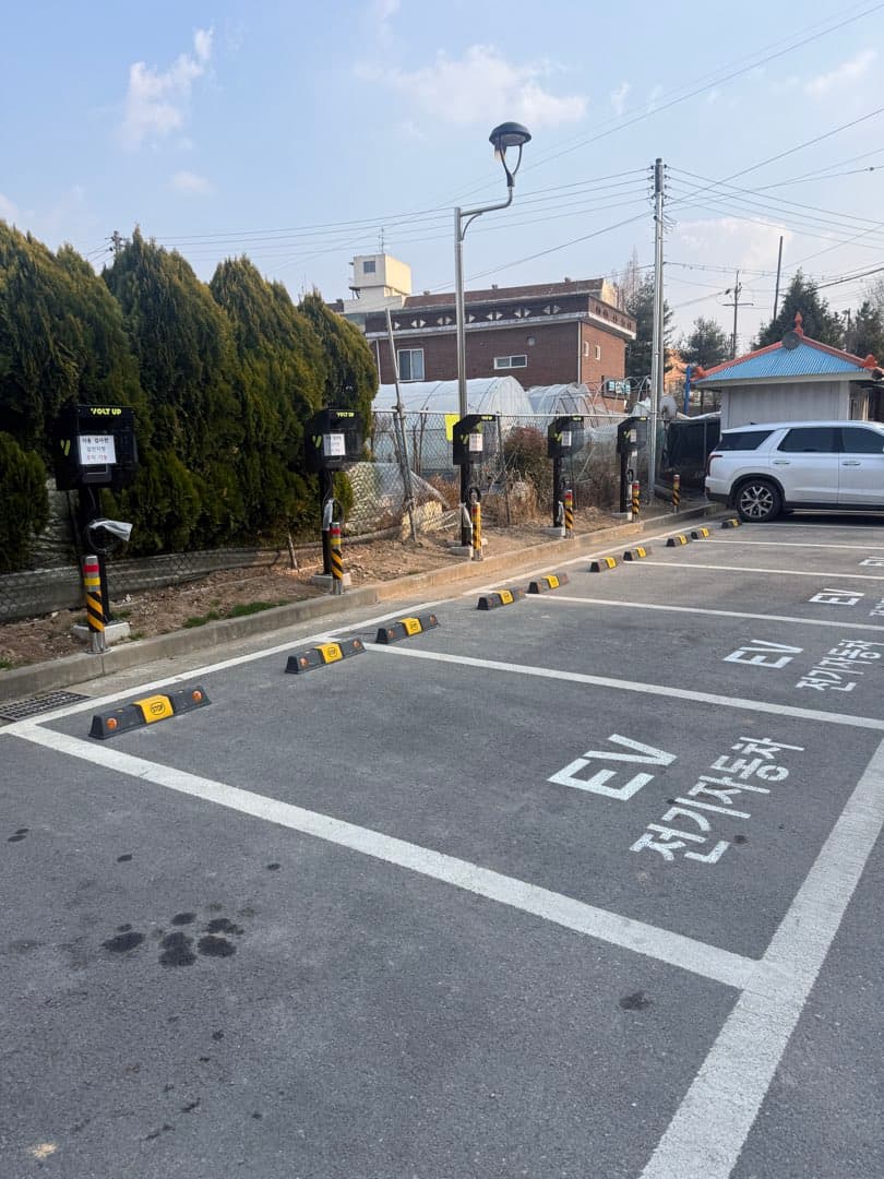 아파트에서 충전기 추가 설치해줬습니다 이미지 1/1