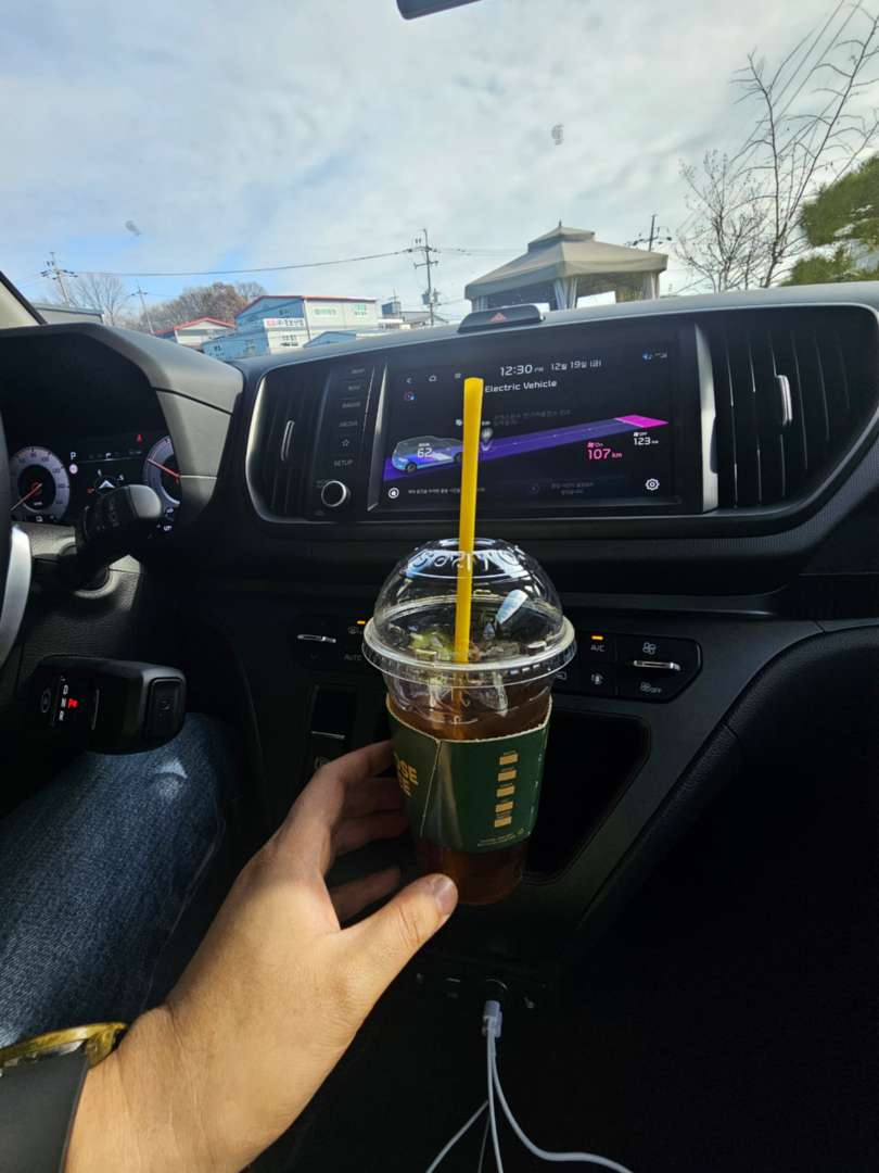 너무 피곤해서 카페인 섭취 이미지 1/1