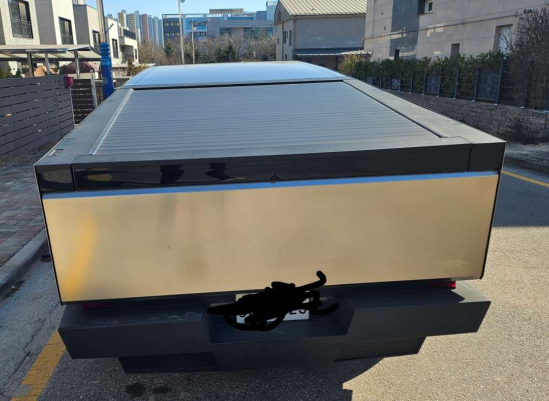 저도 오늘 산책하다가 사이버트럭봤어요 이미지 3/5