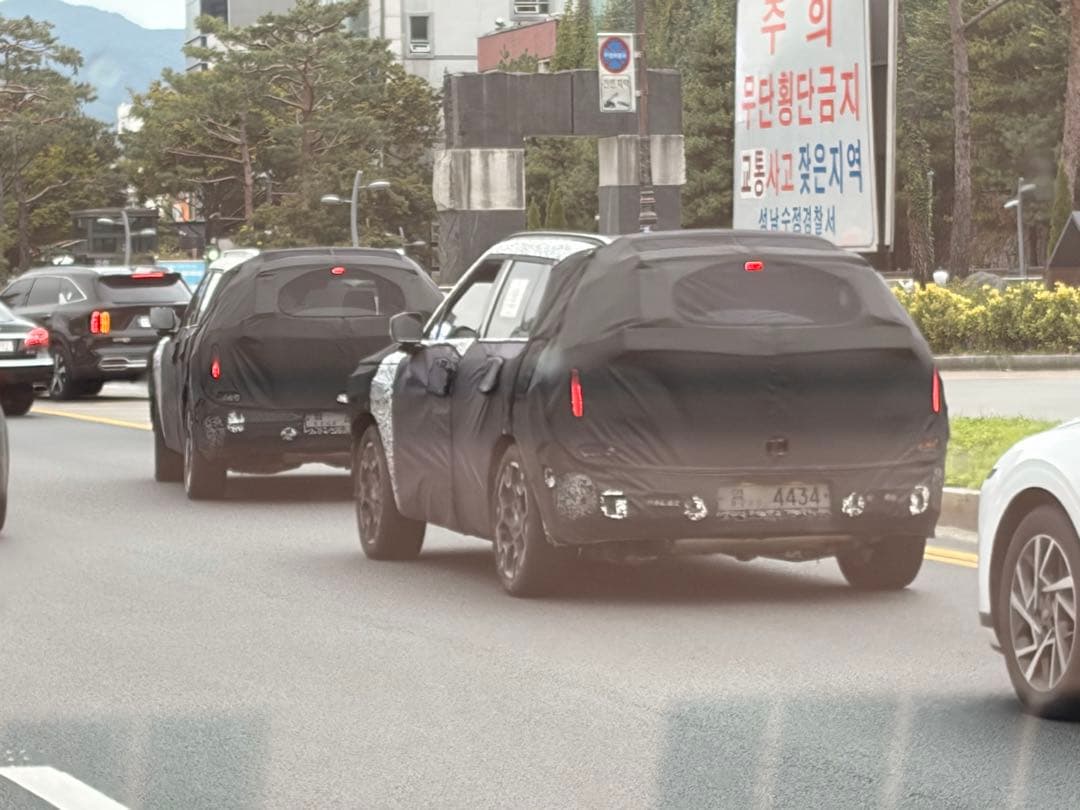 위장막차가 줄줄이 이미지 2/4