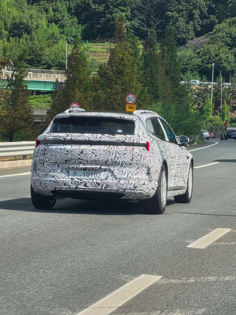 폴스타 4 SUV 테스트카 이미지 2/2