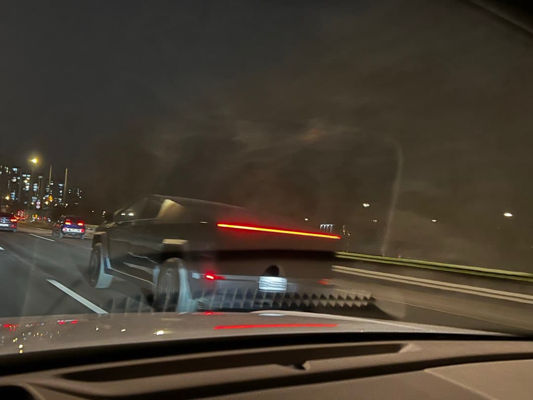 씨버트럭꾸(cyber truck) 이미지 2/2