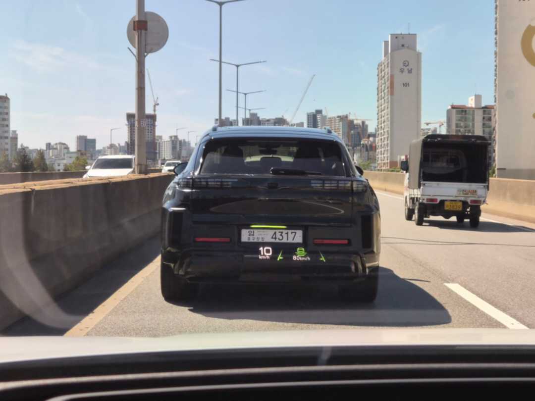 카이엔 EV 위장막!! 이미지 2/3