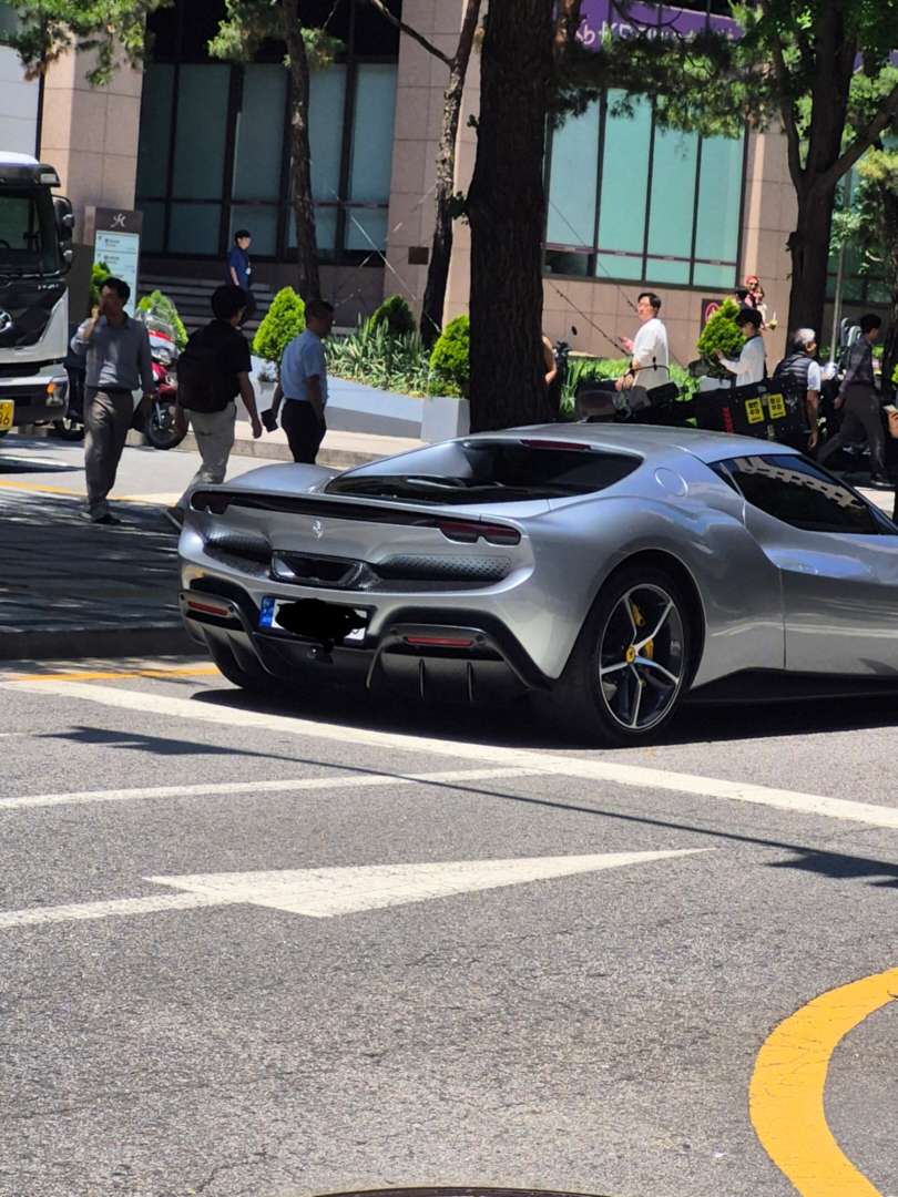 페라리 296 GTS? 이미지 2/2