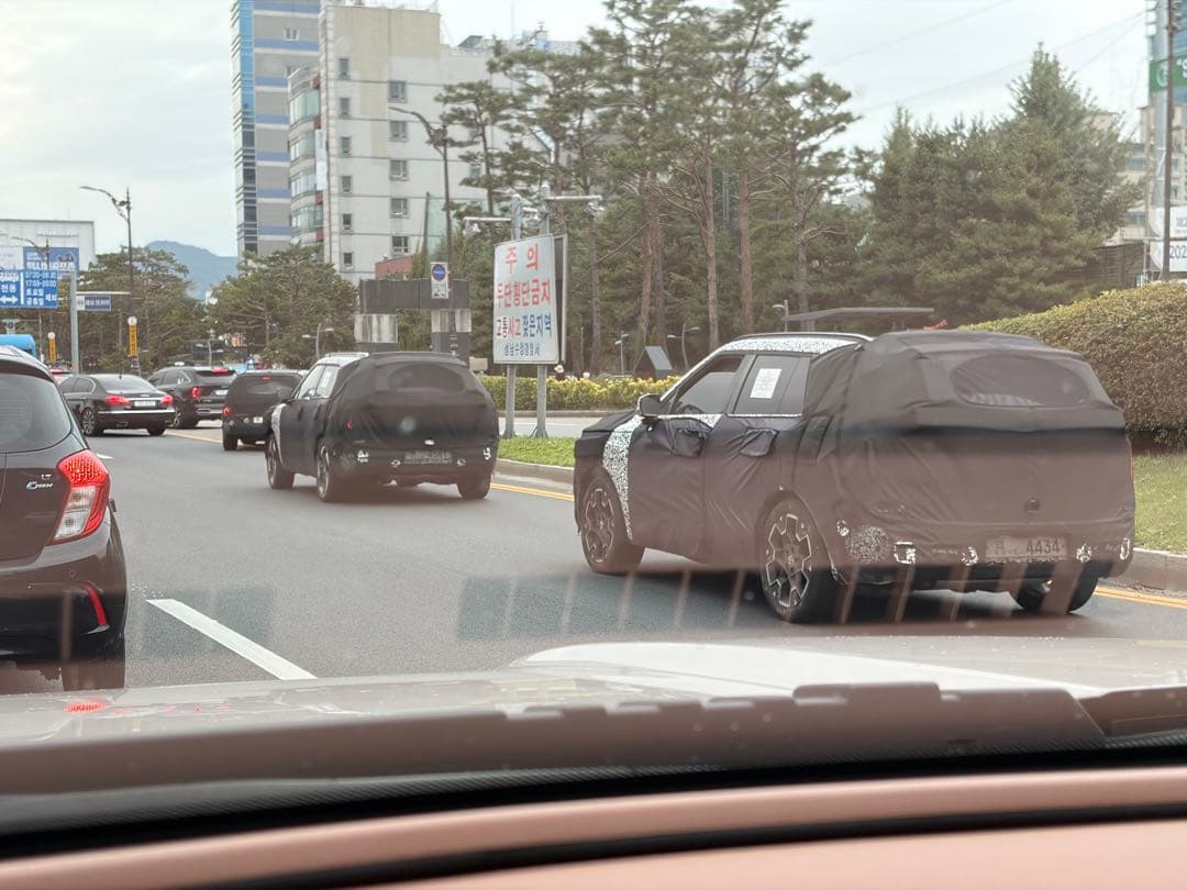위장막차가 줄줄이 이미지 1/4