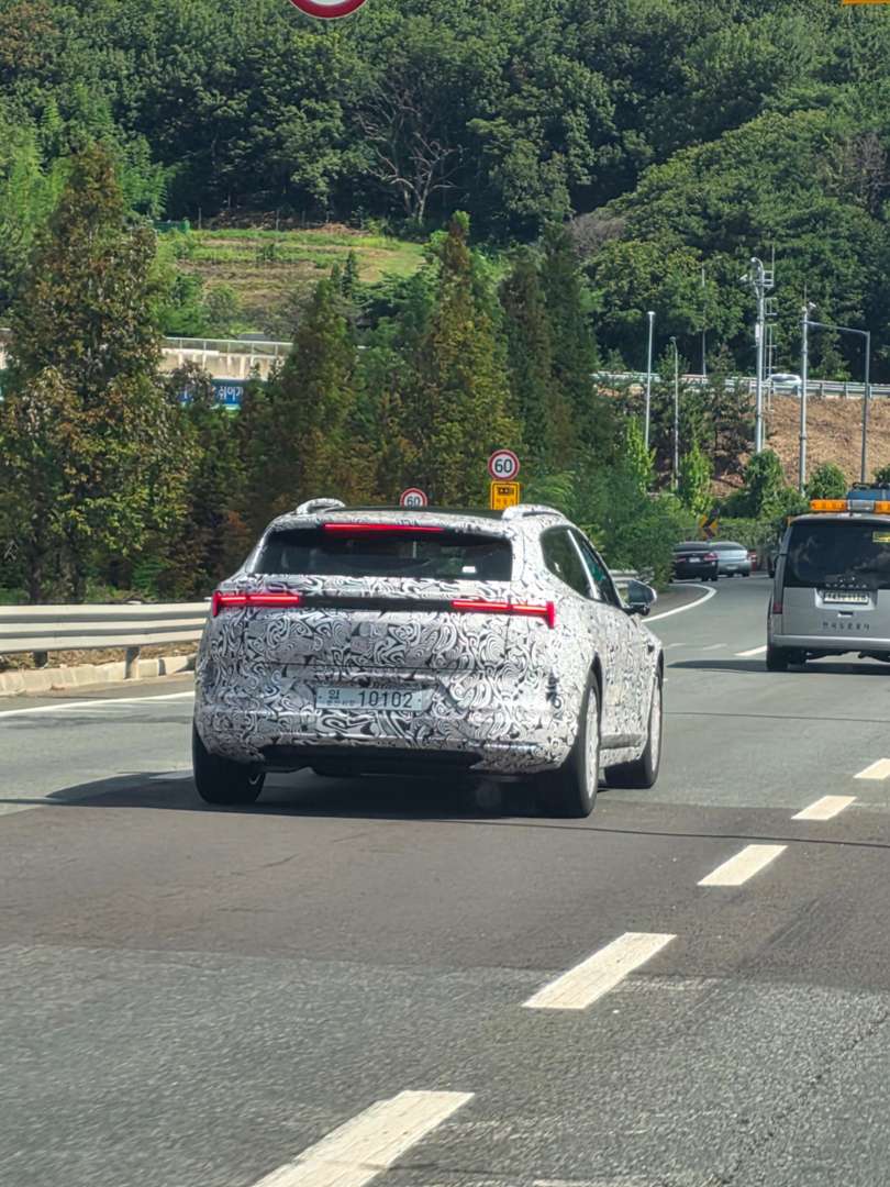 폴스타 4 SUV 테스트카 이미지 1/2