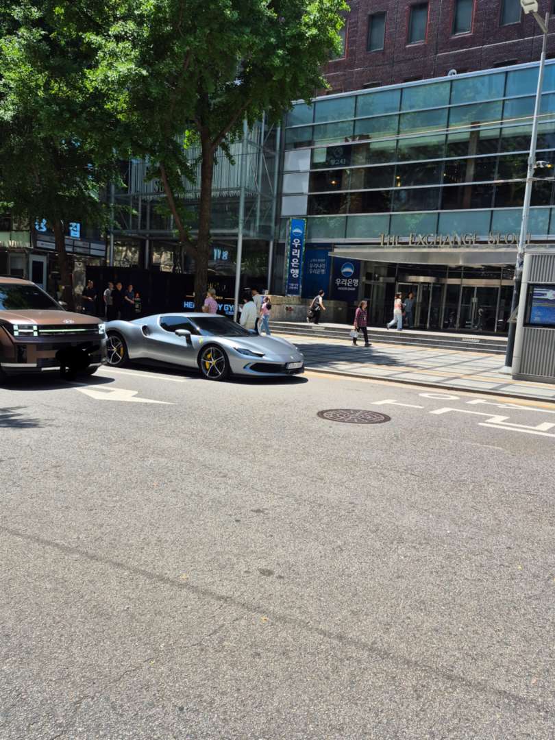 페라리 296 GTS? 이미지 1/2