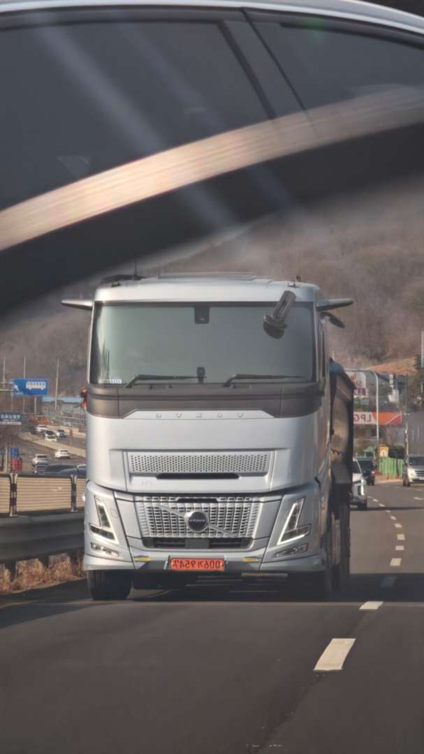 신형 볼보 덤프 이미지 1/1