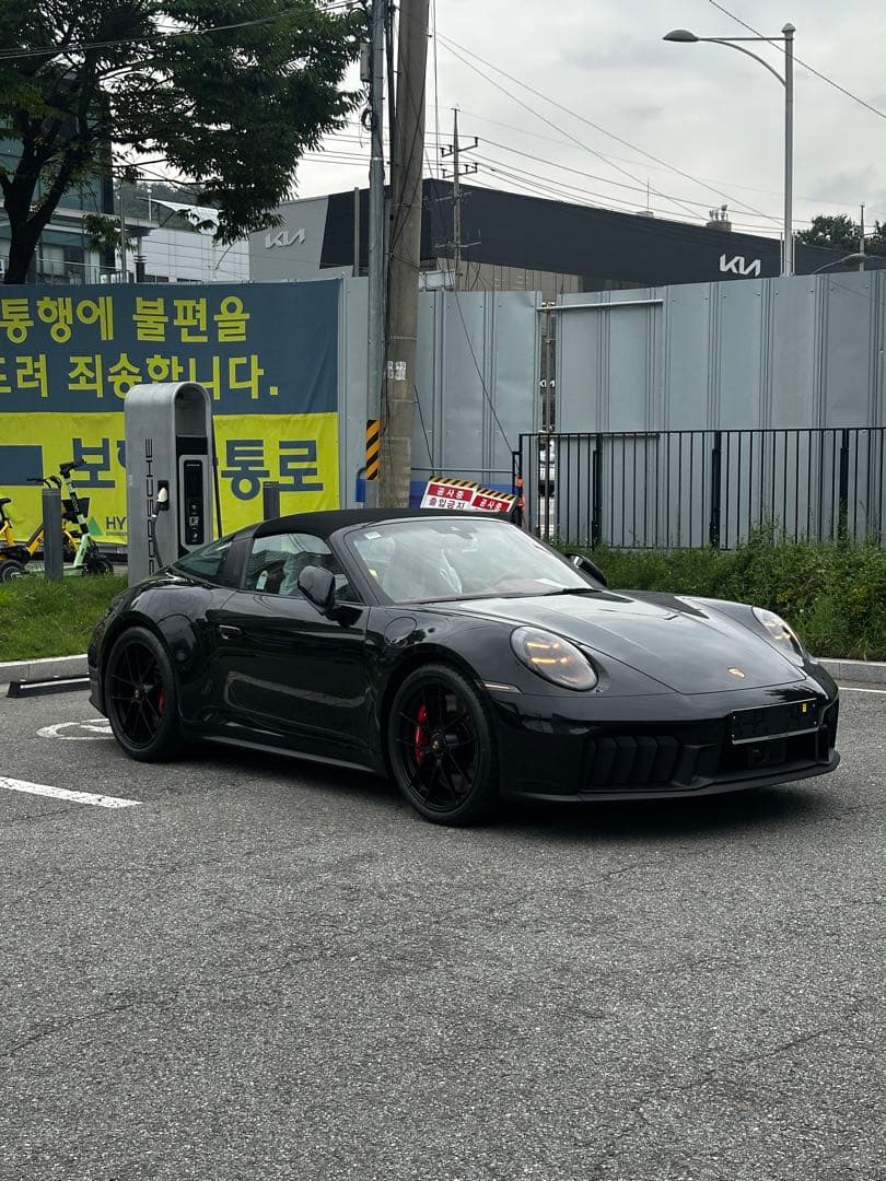 992.2 타르가 4 gts 전시장에 도착했답니다 이미지 2/9
