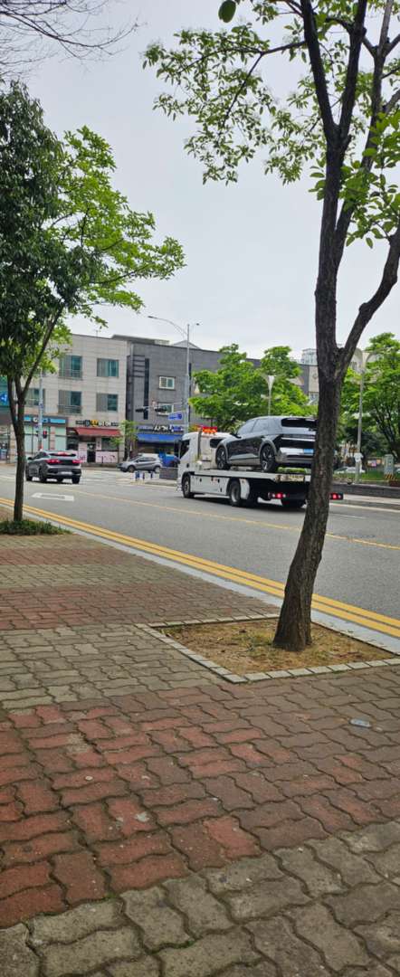 아이오닉 5 실고 꽤 넘 빠르게 운전하네여 이미지 3/3