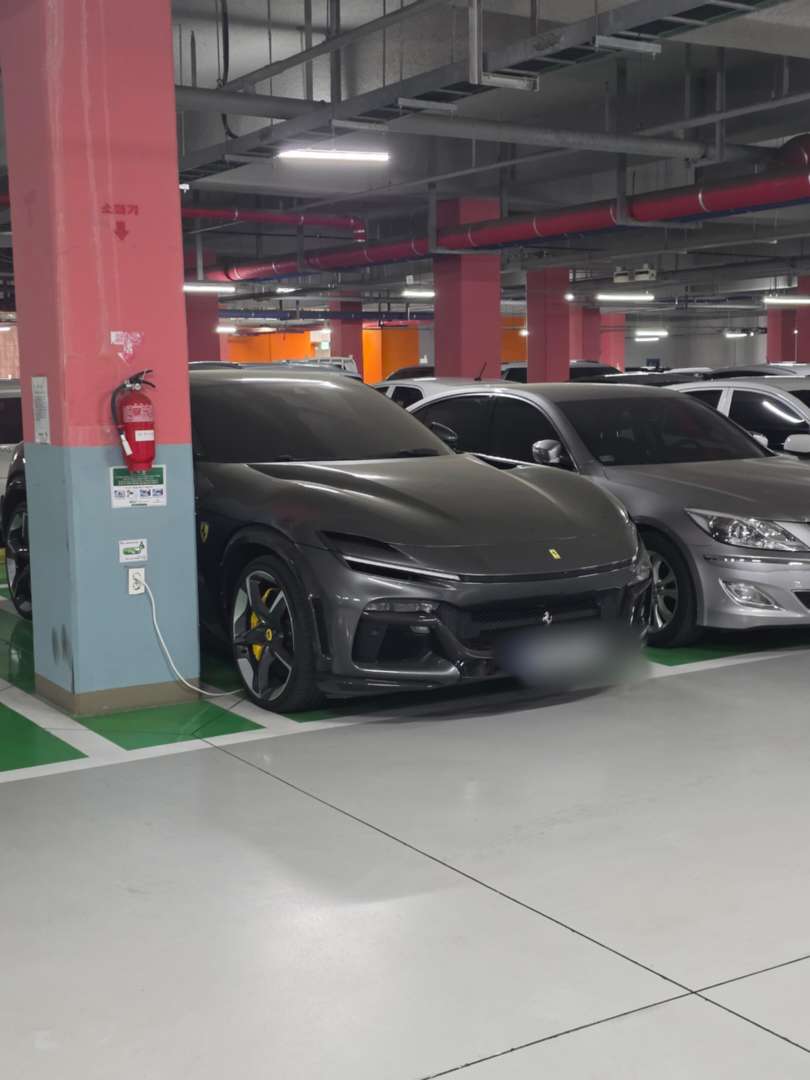 페라리 푸로산게 이미지 1/1