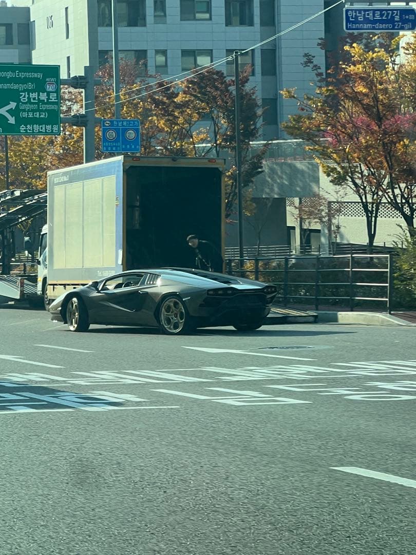 멋진 차가 서울에 있네요 이미지 1/2