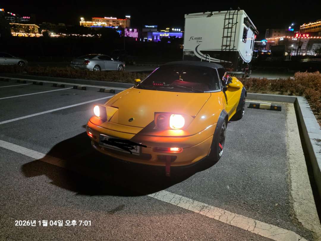 안녕하세요. 올해 30살 된 차량입니다. 인사드립니다. 이미지 1/1