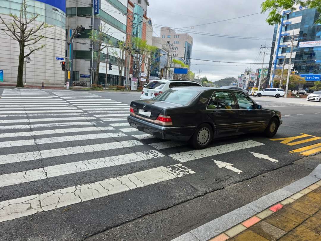 출근길 발견한 w140!! 이미지 1/1